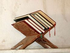 128 Büchergestell.JPG